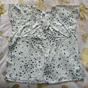 Women’s GAP Zen Neck Short Sleeve Blouse - Size M - Cream and Black Floral